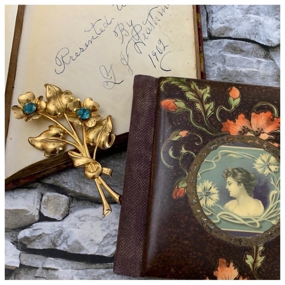 Vintage Signed Coro Art Deco Glass Blue Rhinestone Flower Gold Metal Brooch Pin - Picture 3 of 9